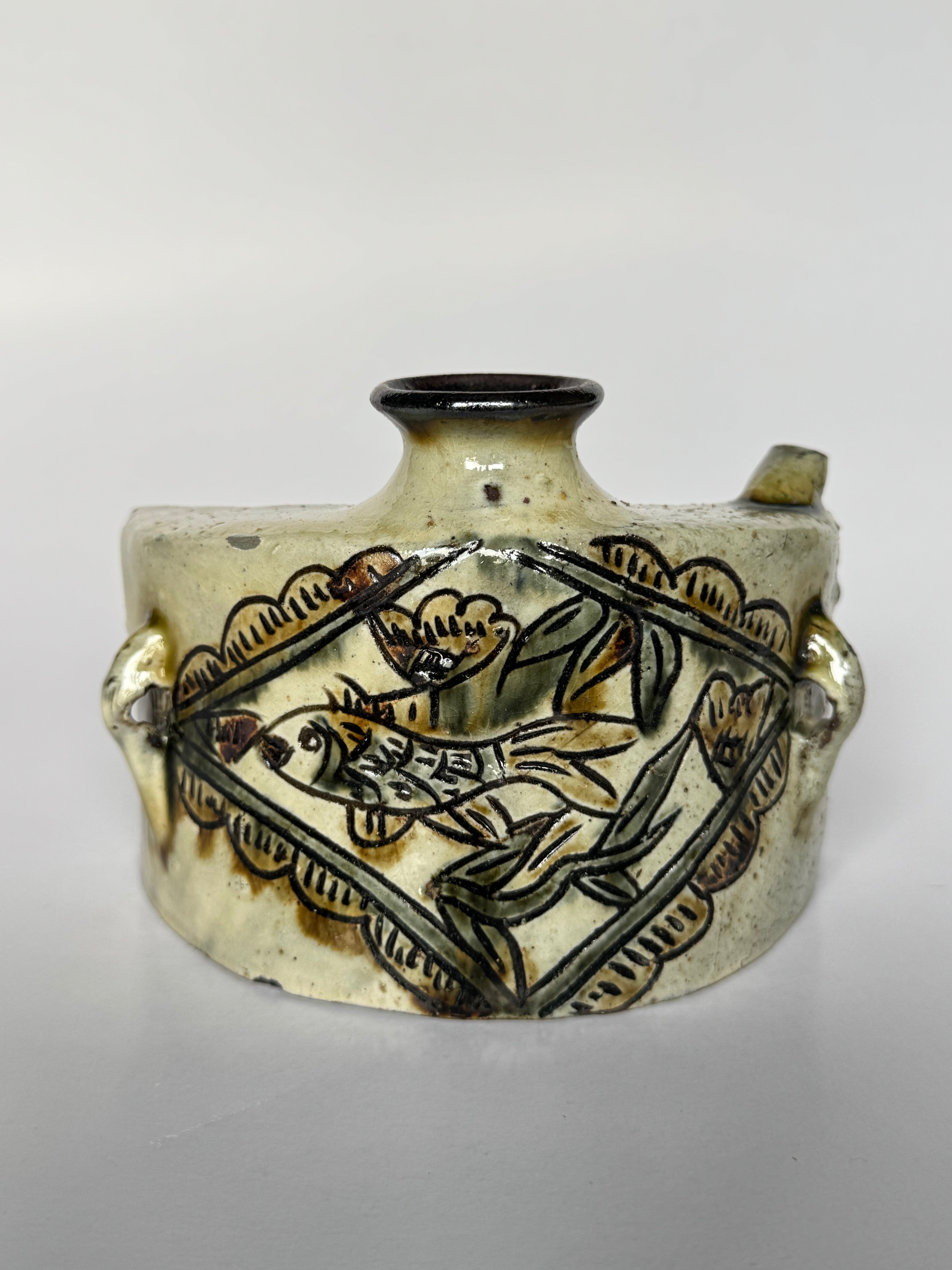 Antique Tsuboya Vase – Okinawan Fish Motif Folk Pottery | Chikoyaki