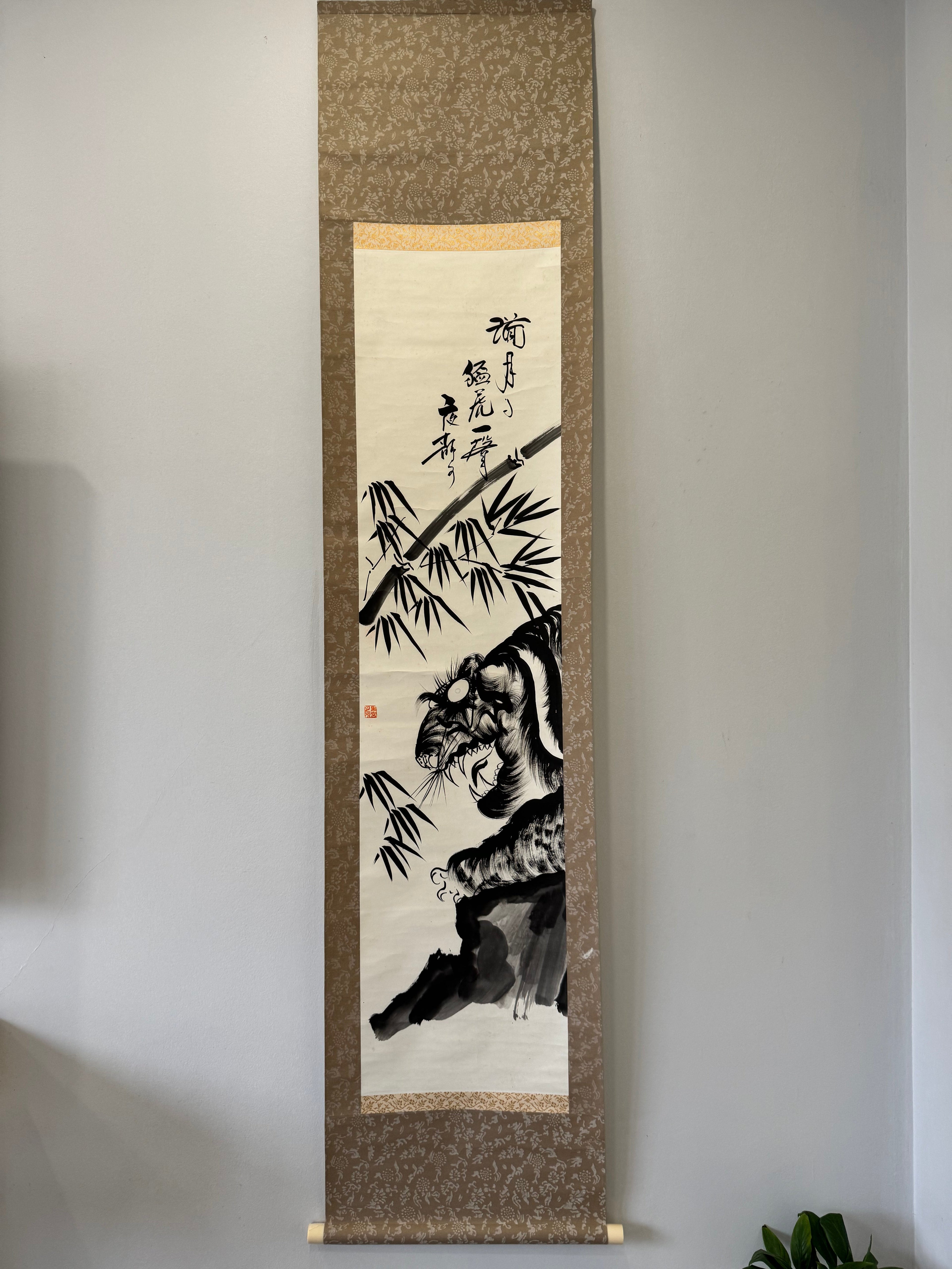 Japanese tiger bamboo ink painting hanging scroll kakemono