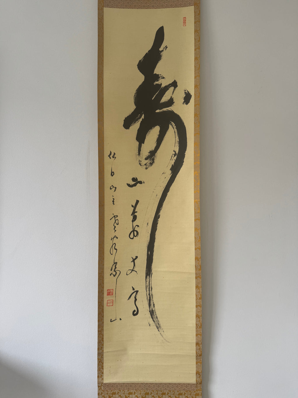Kotobuki – Longevity | Japanese Sosho Calligraphy Scroll | Single Stroke 壽 Showa Gift Art