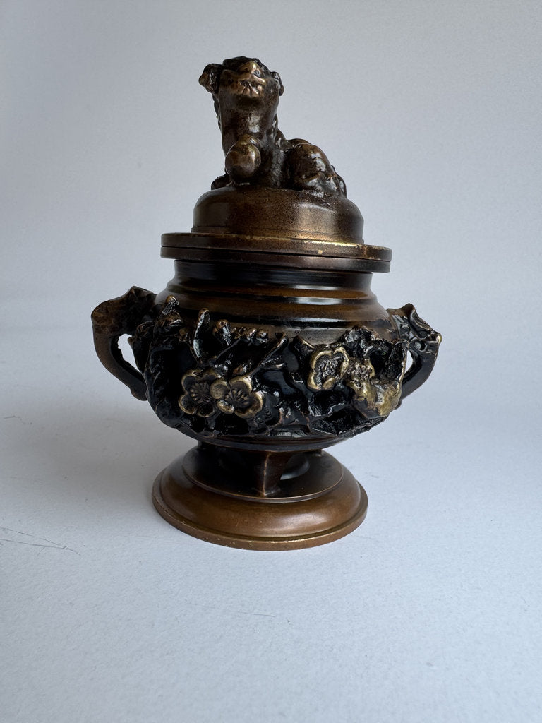 Vintage Japanese Buddhist Altar Set - Goro-gu Five-Piece Bronze - Meiji Era - Kacho Relief - Zō Shokudai - Stamped Foundry Mark