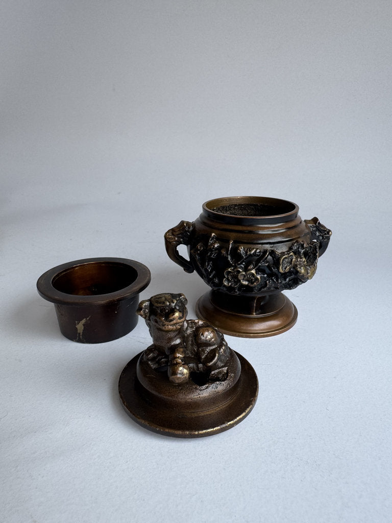 Vintage Japanese Buddhist Altar Set - Goro-gu Five-Piece Bronze - Meiji Era - Kacho Relief - Zō Shokudai - Stamped Foundry Mark