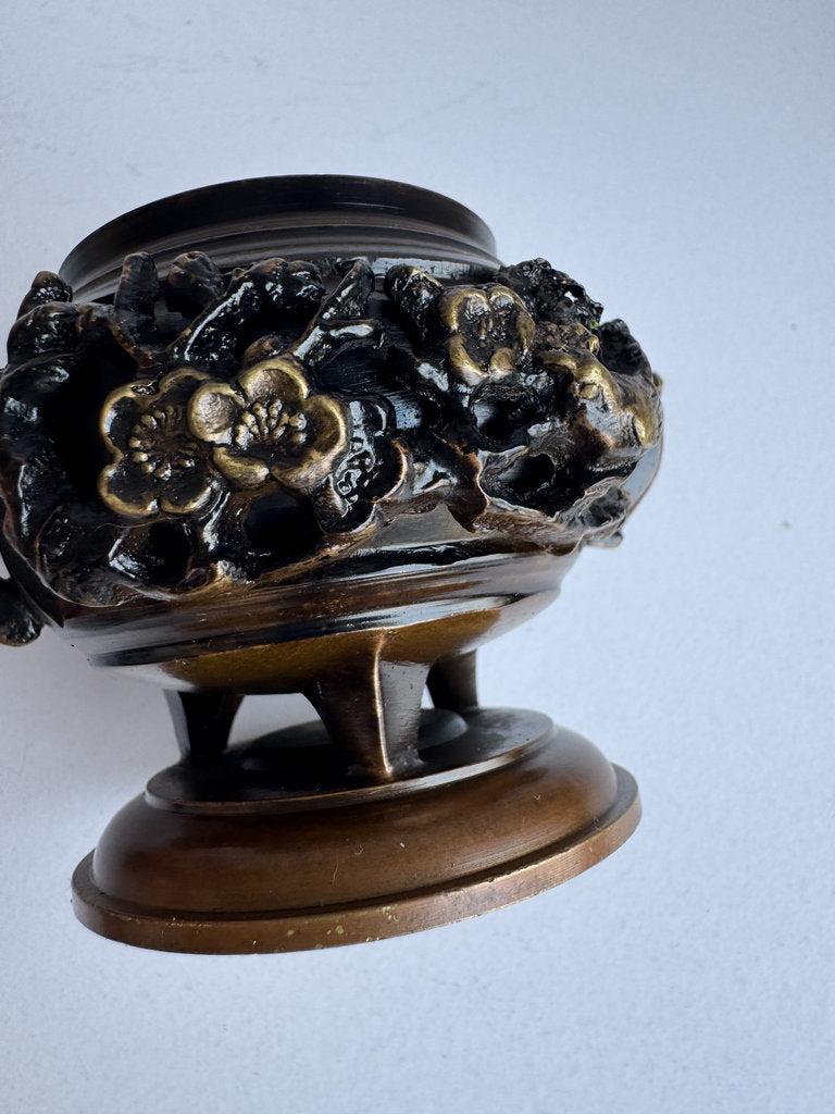Vintage Japanese Buddhist Altar Set - Goro-gu Five-Piece Bronze - Meiji Era - Kacho Relief - Zō Shokudai - Stamped Foundry Mark