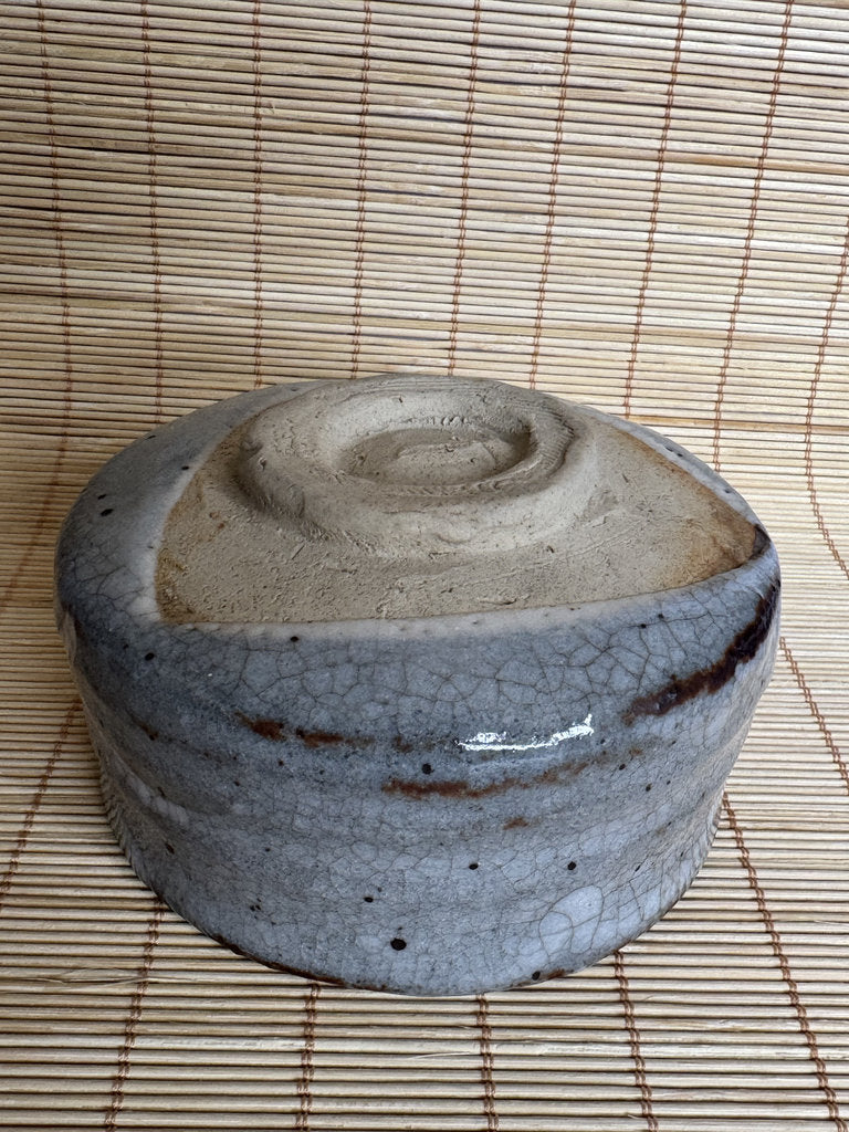 Hagi Yaki Chawan Tea Bowl | Showa Studio | Nana-bake Crazing | Iron Rim | Yamaguchi