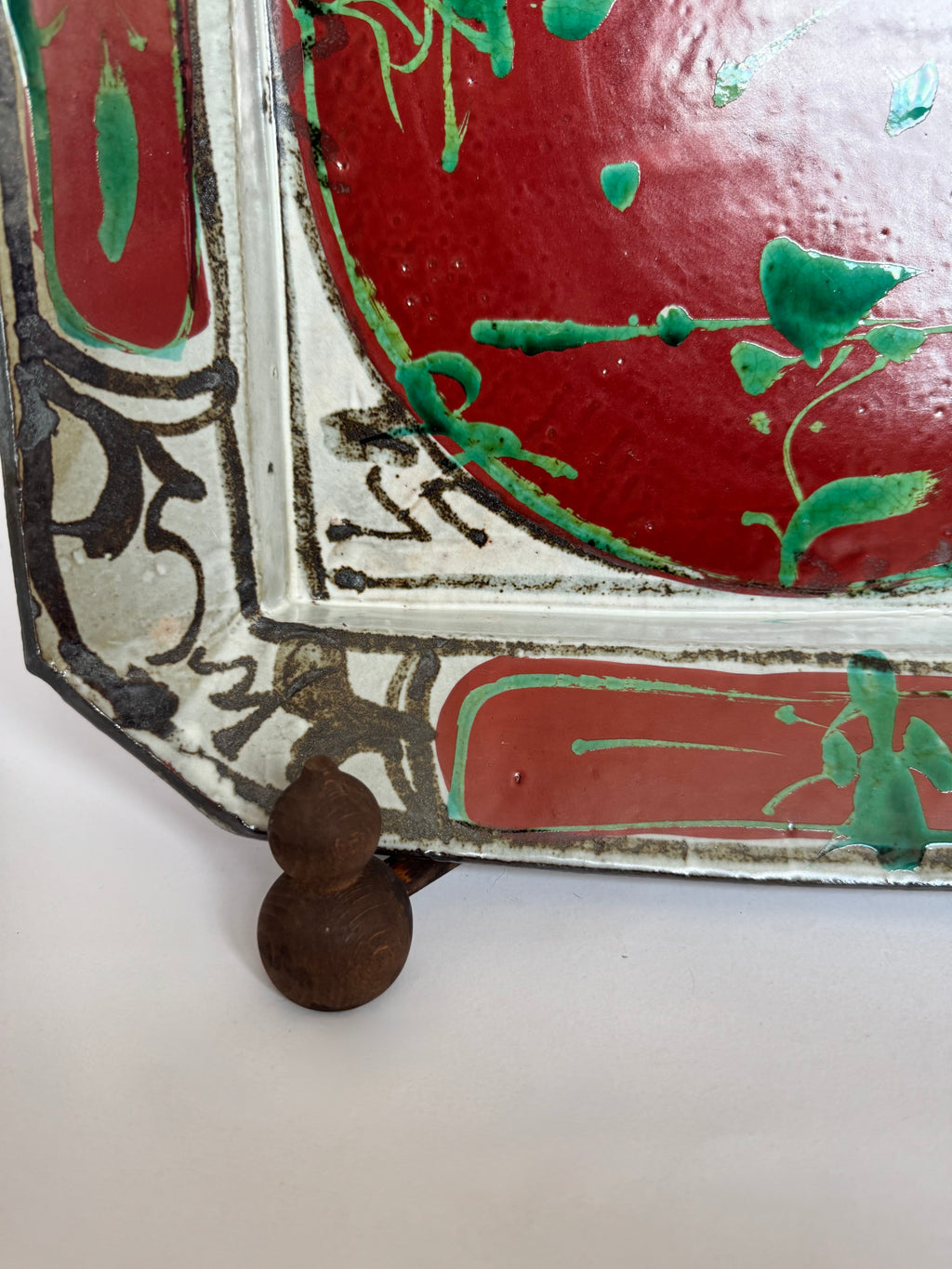Vintage Japanese Kutani Pottery Dish, Aka Midori Glazed Ceramic Plate, Edo Meiji Era, Red Green Enamel, Collector Antique, Wood Stand Included