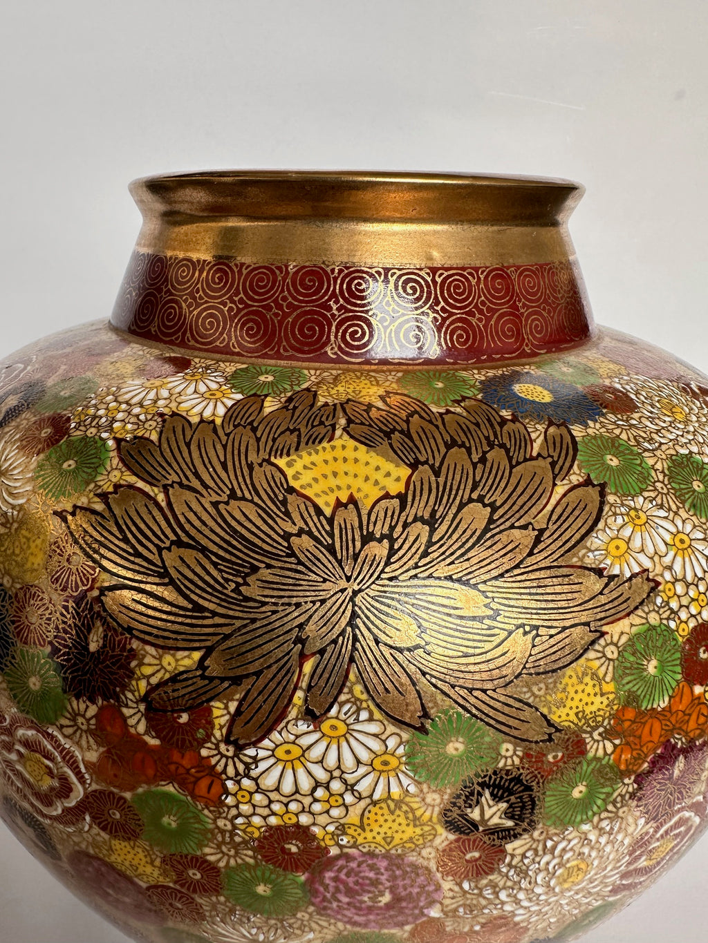 Kutani Floral Vase | Hand-Painted Gold Glaze | Vintage Japanese Art