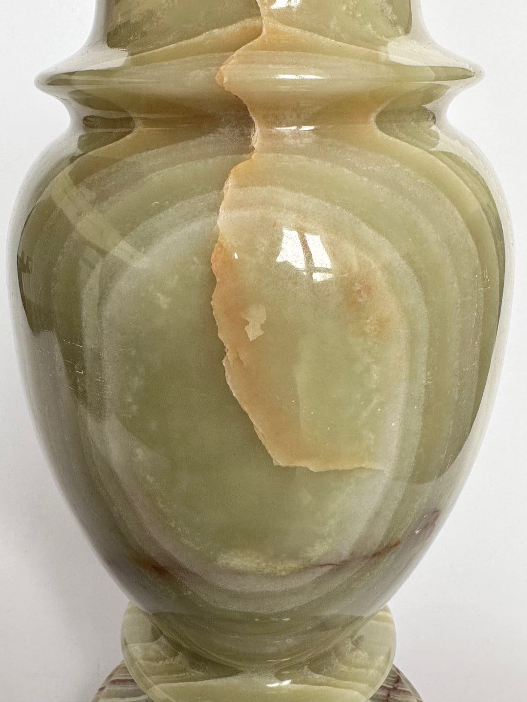 Natural Onyx Stone Vase – Hand-Carved Pakistani Onyx with Unique Marble-Like Veins