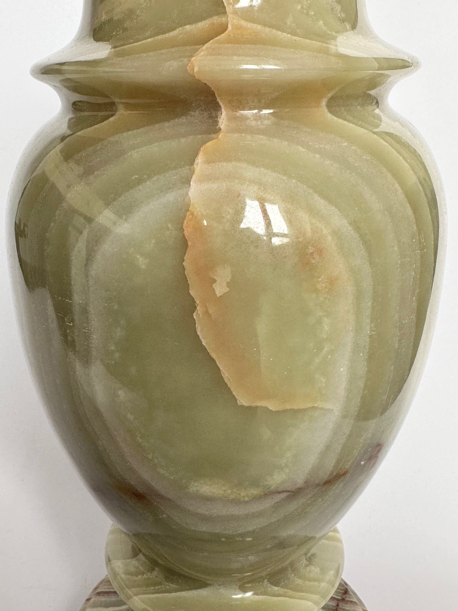 Natural Onyx Stone Vase – Hand-Carved Pakistani Onyx with Unique Marble-Like Veins