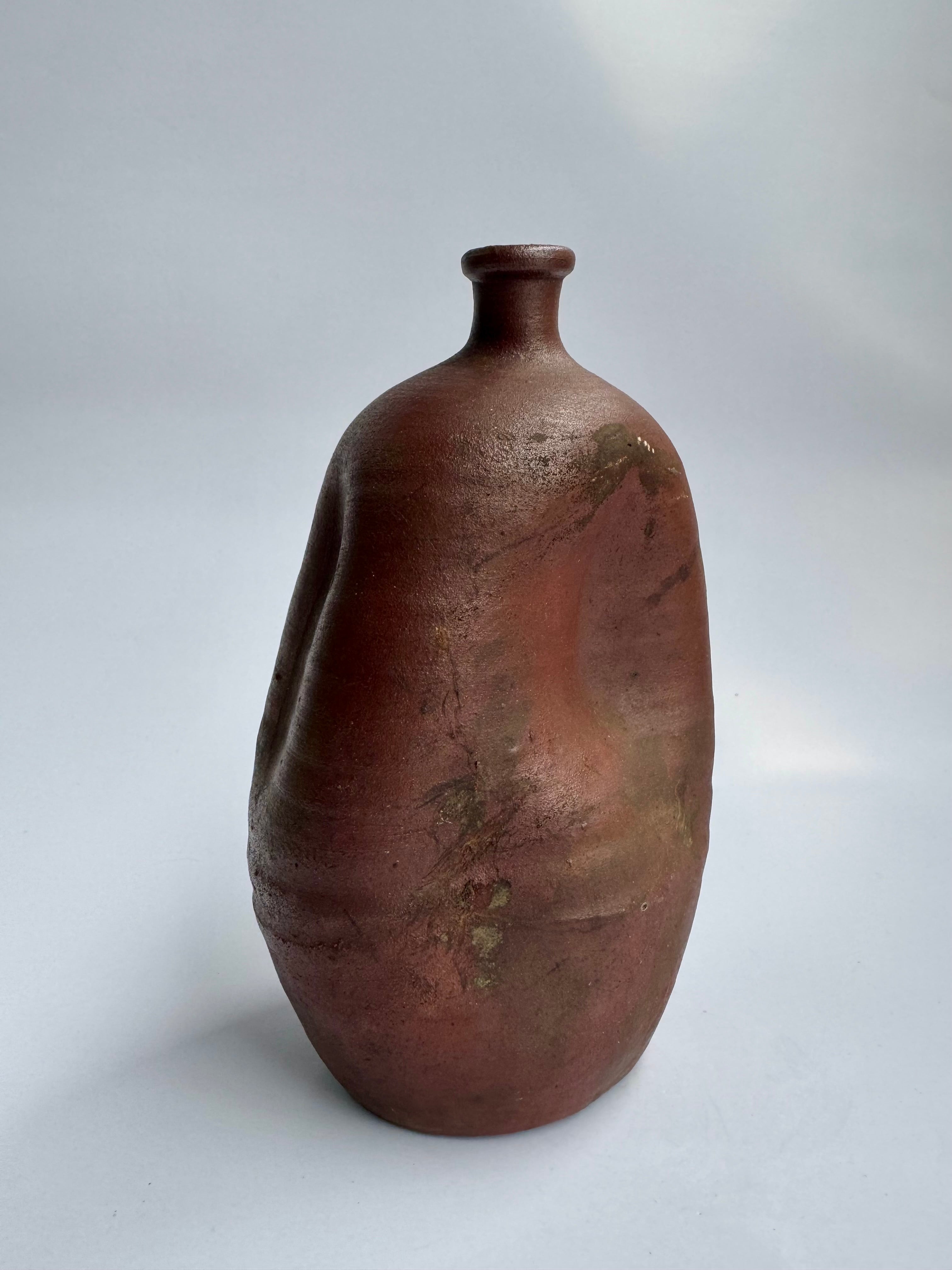Bizen Sake Bottle – Daikokuten God of Fortune Motif