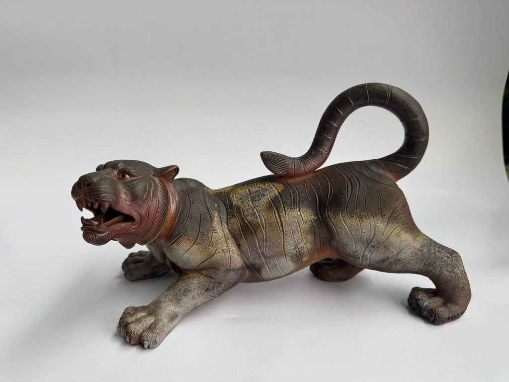 Japanese Bizen Tiger Sculpture in the Style of Konishi Kiln | Wood-Fired Ceramic Art with Tomobako