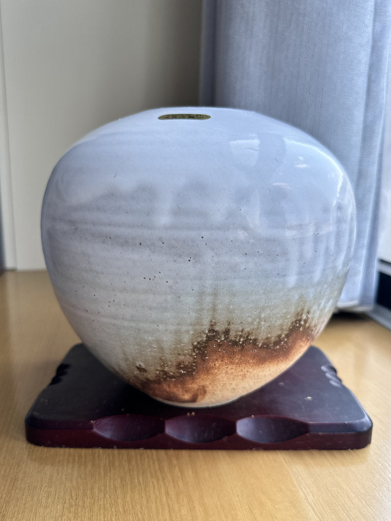 Japanese Hagi Ware Vase | 萩焼 Tsubaki Kiln | Certified National Craft | Nanabake Glaze | Wooden Display Stand | Tea Ceremony | Dentō Kōgeihin