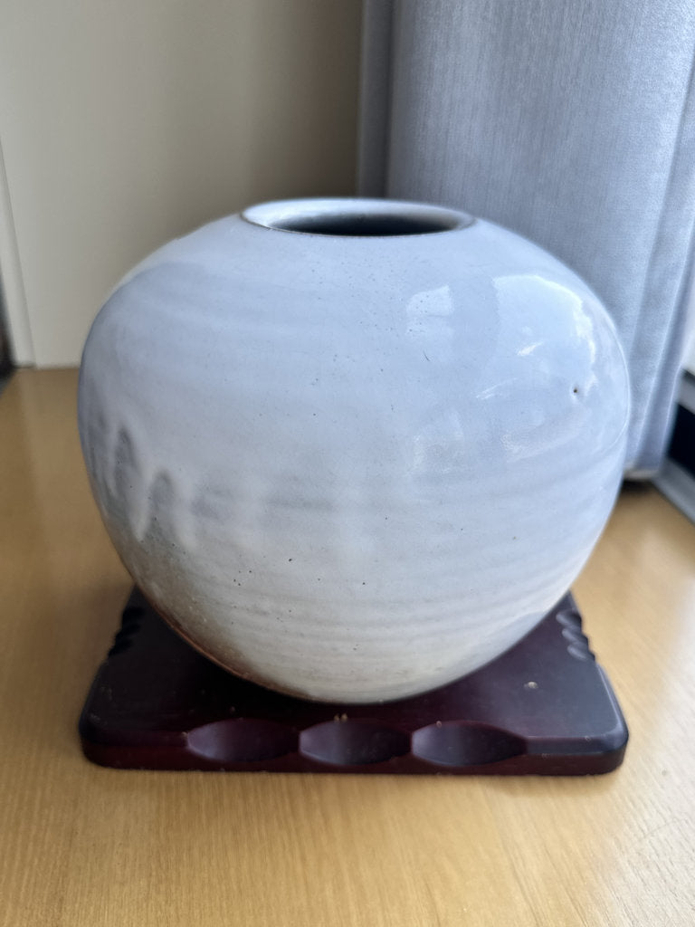 Japanese Hagi Ware Vase | 萩焼 Tsubaki Kiln | Certified National Craft | Nanabake Glaze | Wooden Display Stand | Tea Ceremony | Dentō Kōgeihin