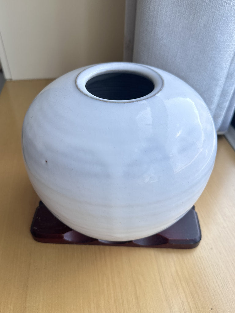 Japanese Hagi Ware Vase | 萩焼 Tsubaki Kiln | Certified National Craft | Nanabake Glaze | Wooden Display Stand | Tea Ceremony | Dentō Kōgeihin