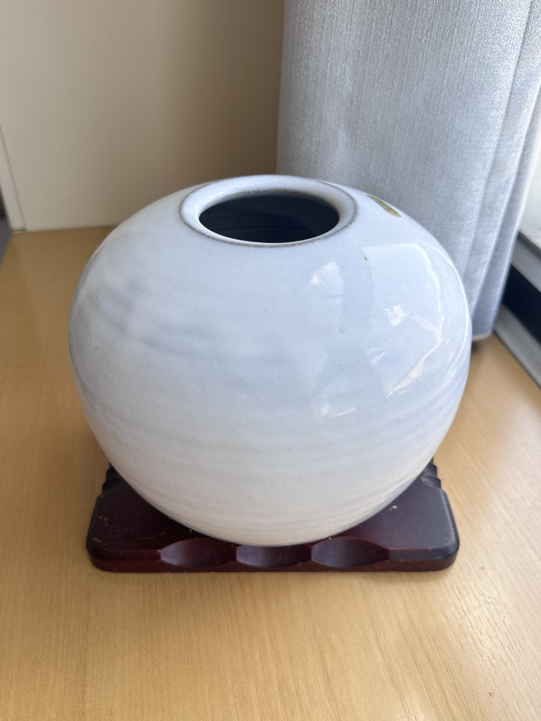 Japanese Hagi Ware Vase | 萩焼 Tsubaki Kiln | Certified National Craft | Nanabake Glaze | Wooden Display Stand | Tea Ceremony | Dentō Kōgeihin