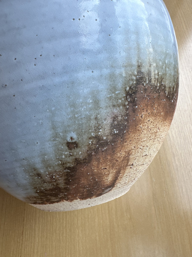 Japanese Hagi Ware Vase | 萩焼 Tsubaki Kiln | Certified National Craft | Nanabake Glaze | Wooden Display Stand | Tea Ceremony | Dentō Kōgeihin