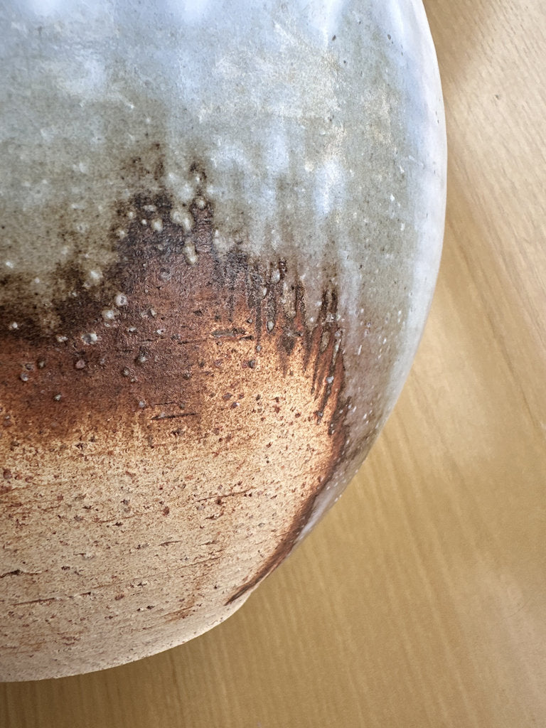 Japanese Hagi Ware Vase | 萩焼 Tsubaki Kiln | Certified National Craft | Nanabake Glaze | Wooden Display Stand | Tea Ceremony | Dentō Kōgeihin