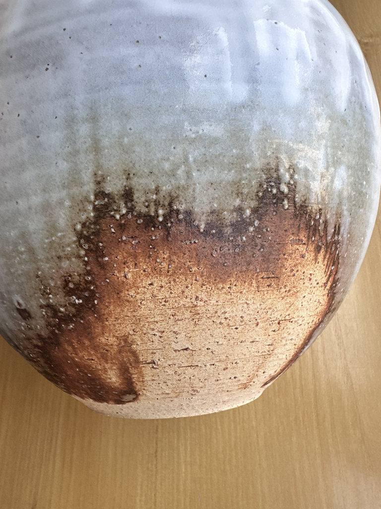 Japanese Hagi Ware Vase | 萩焼 Tsubaki Kiln | Certified National Craft | Nanabake Glaze | Wooden Display Stand | Tea Ceremony | Dentō Kōgeihin