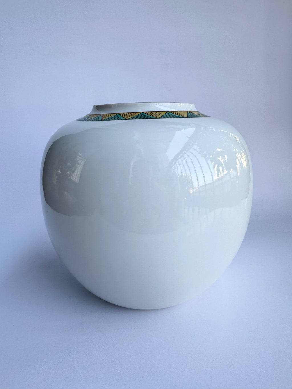 Kutani White Floral Vase | Japanese Porcelain with Gold Leaf Motifs