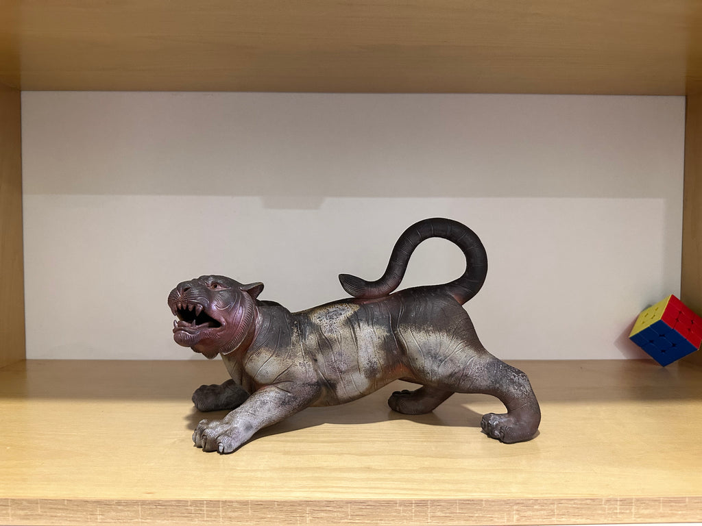 Japanese Bizen Tiger Sculpture in the Style of Konishi Kiln | Wood-Fired Ceramic Art with Tomobako