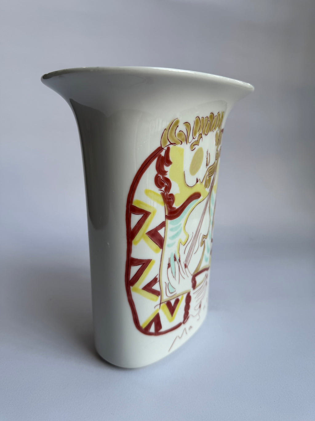 Kutani Vase in the Style of “Masuo” - Vintage Japanese Pottery Featuring a Musician