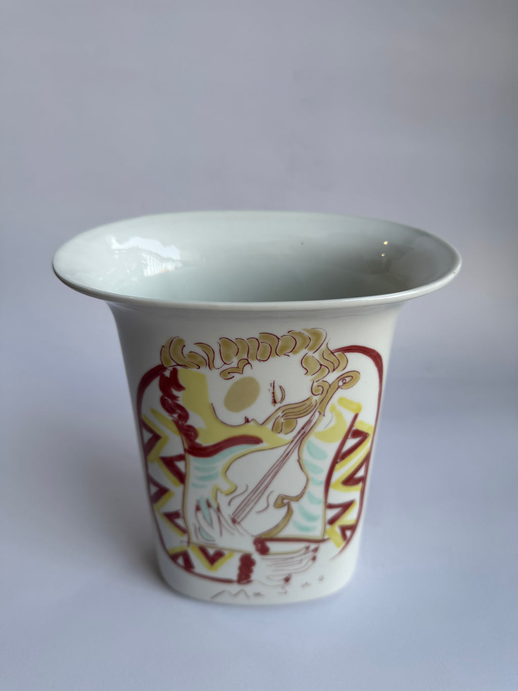 Kutani Vase in the Style of “Masuo” - Vintage Japanese Pottery Featuring a Musician