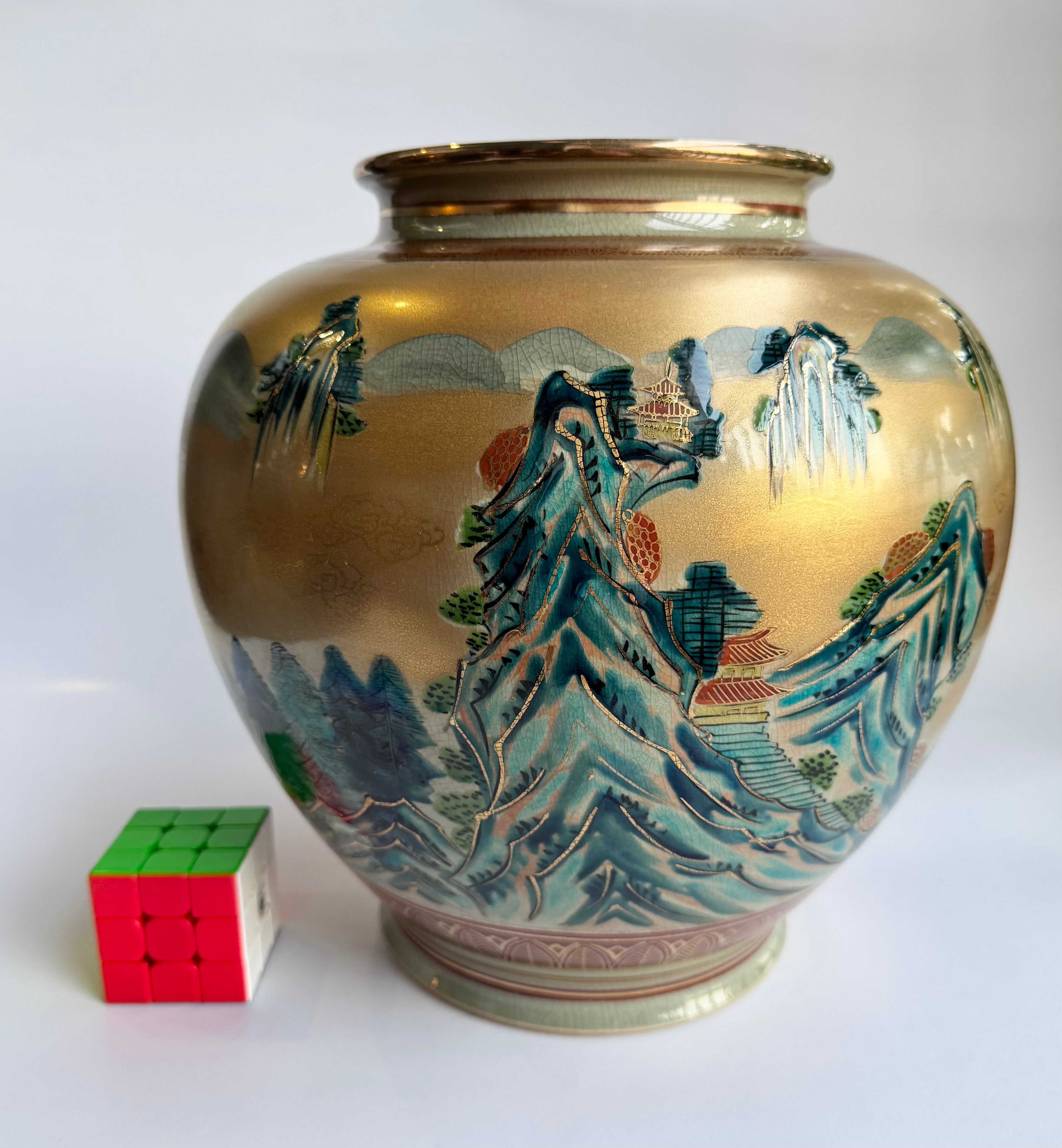 Japanese Pottery Kutani Vase Set – Handcrafted Decorative Art from Japan