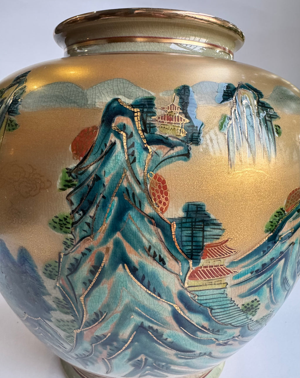 Japanese Pottery Kutani Vase Set – Handcrafted Decorative Art from Japan