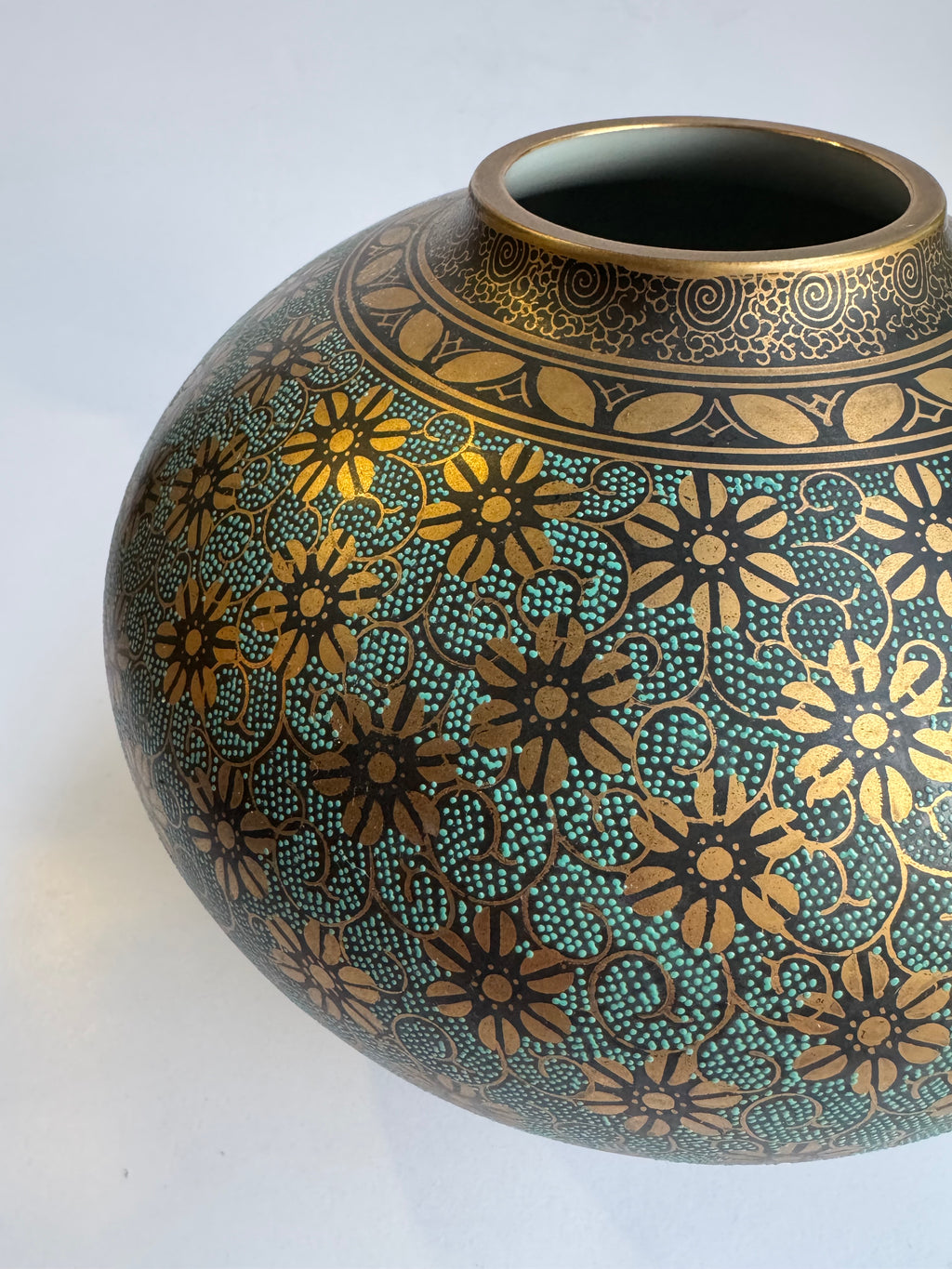 Kutani Brocade Vase | Vintage Japanese Art | Handcrafted Floral Gold Porcelain