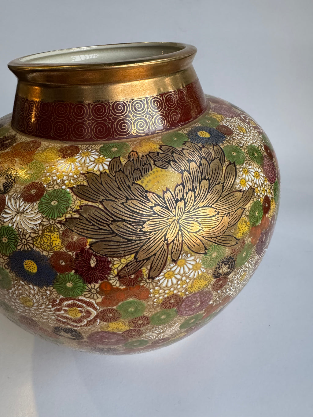 Kutani Floral Vase | Hand-Painted Gold Glaze | Vintage Japanese Art