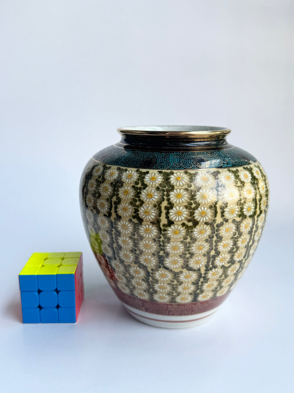 Vintage Kutani Vase with Imperial Chrysanthemum Motif . Hand-Painted Japanese Ceramic Art