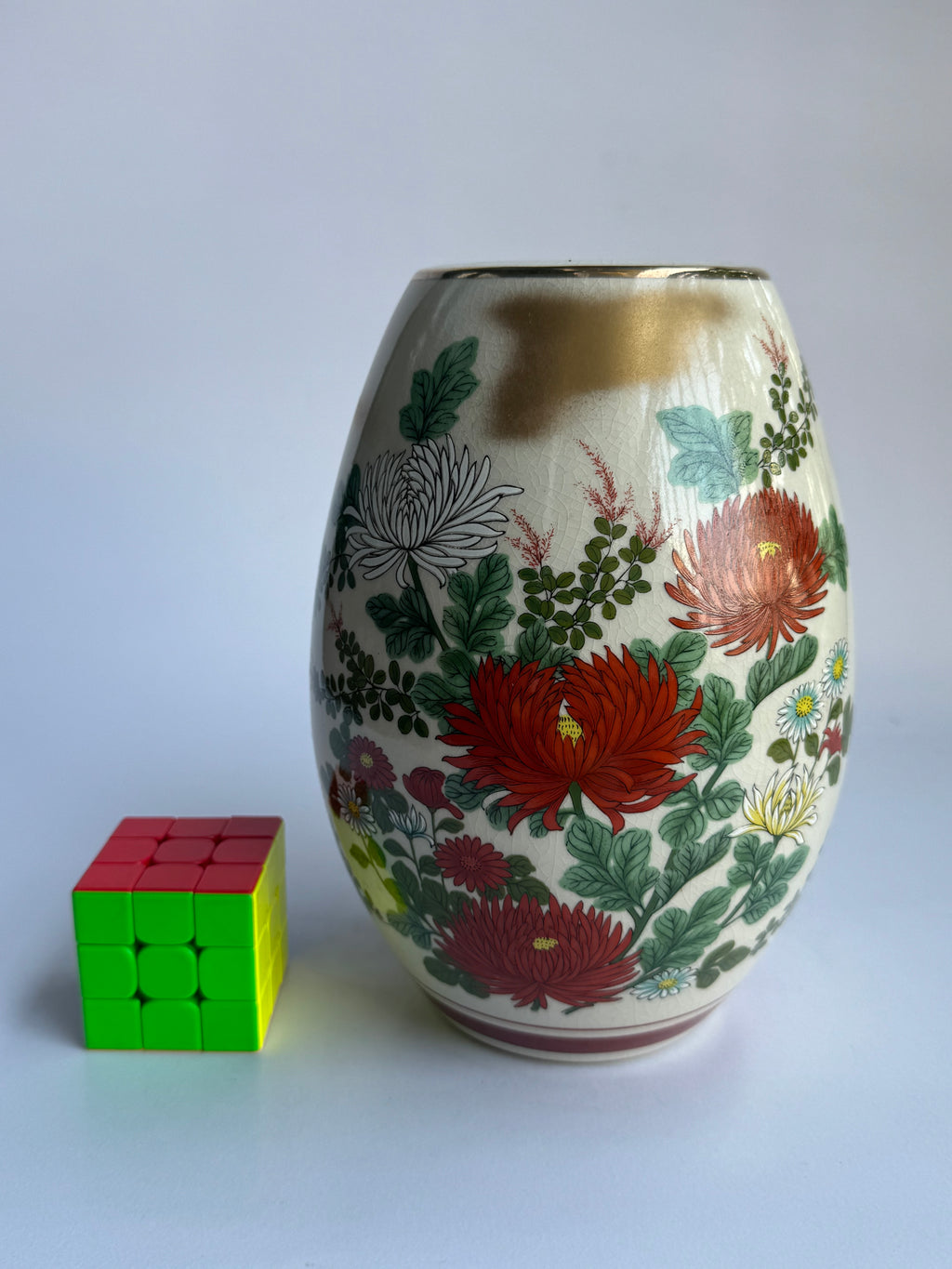 Kutani Pottery Vase with Red Chrysanthemums – Hand-Painted Japanese Floral Art
