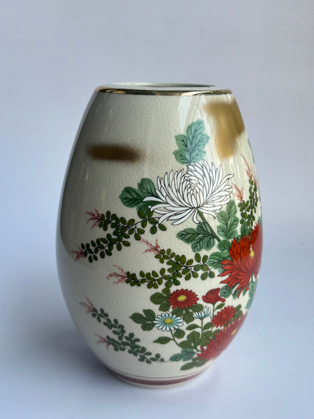 Kutani Pottery Vase with Red Chrysanthemums – Hand-Painted Japanese Floral Art