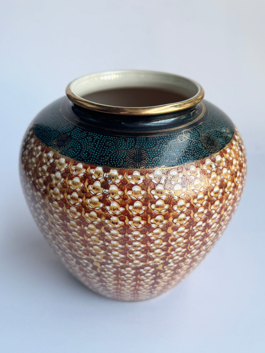 Kutani Vase , Full-Body Hand-Painted Pattern in Red & Gold