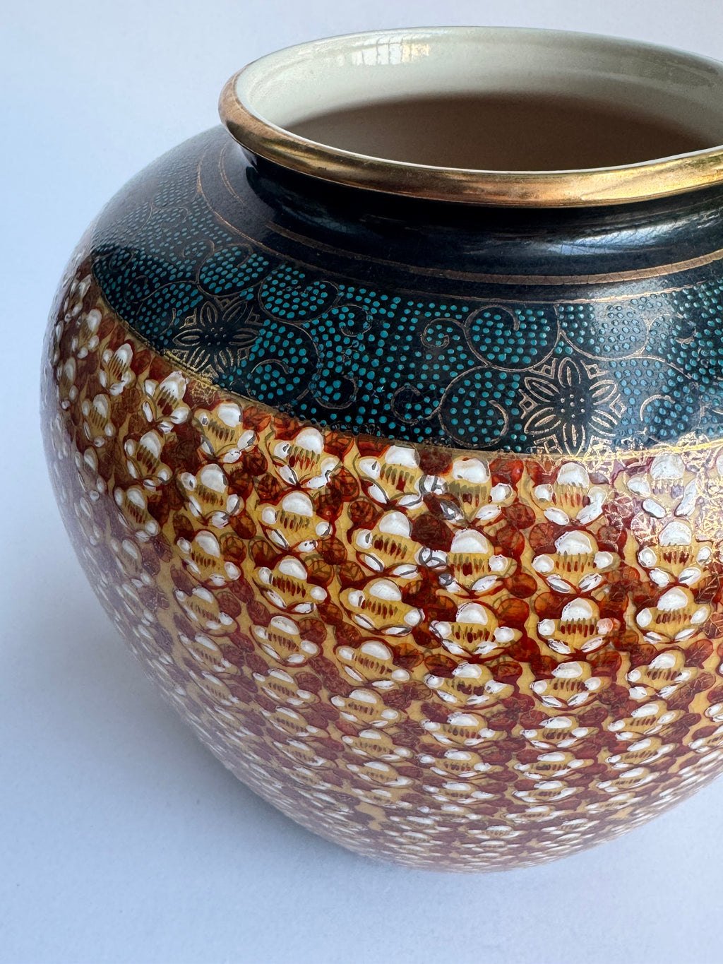 Kutani Vase , Full-Body Hand-Painted Pattern in Red & Gold