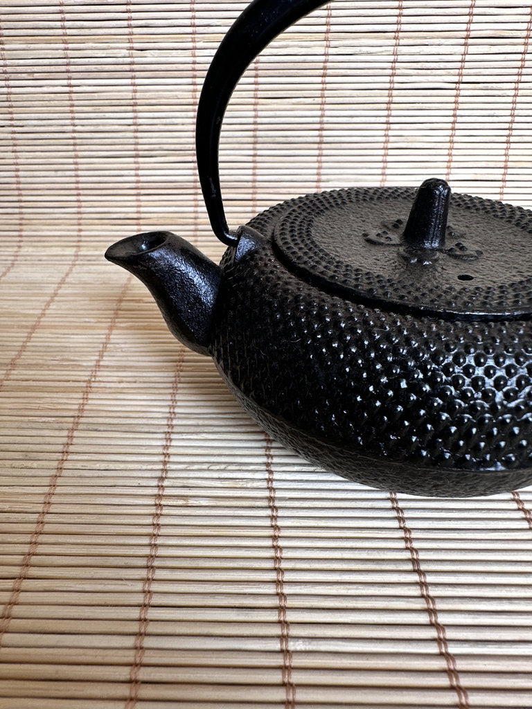 Vintage Japanese Cast Iron Tetsubin — Arare Pattern, 250ml