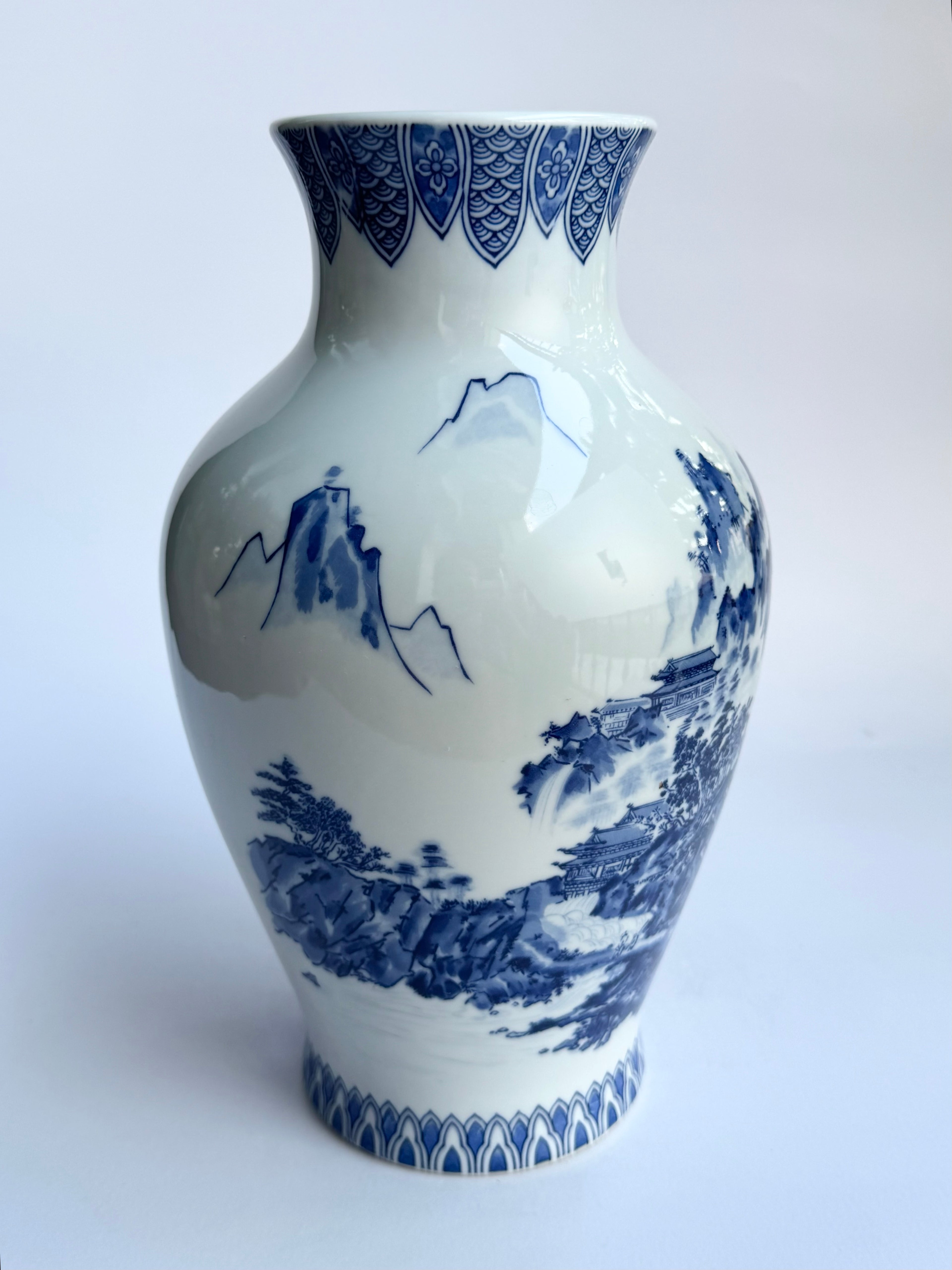 Arita Blue-and-White Landscape Vase – Traditional Japanese Kutani-Style Porcelain Art