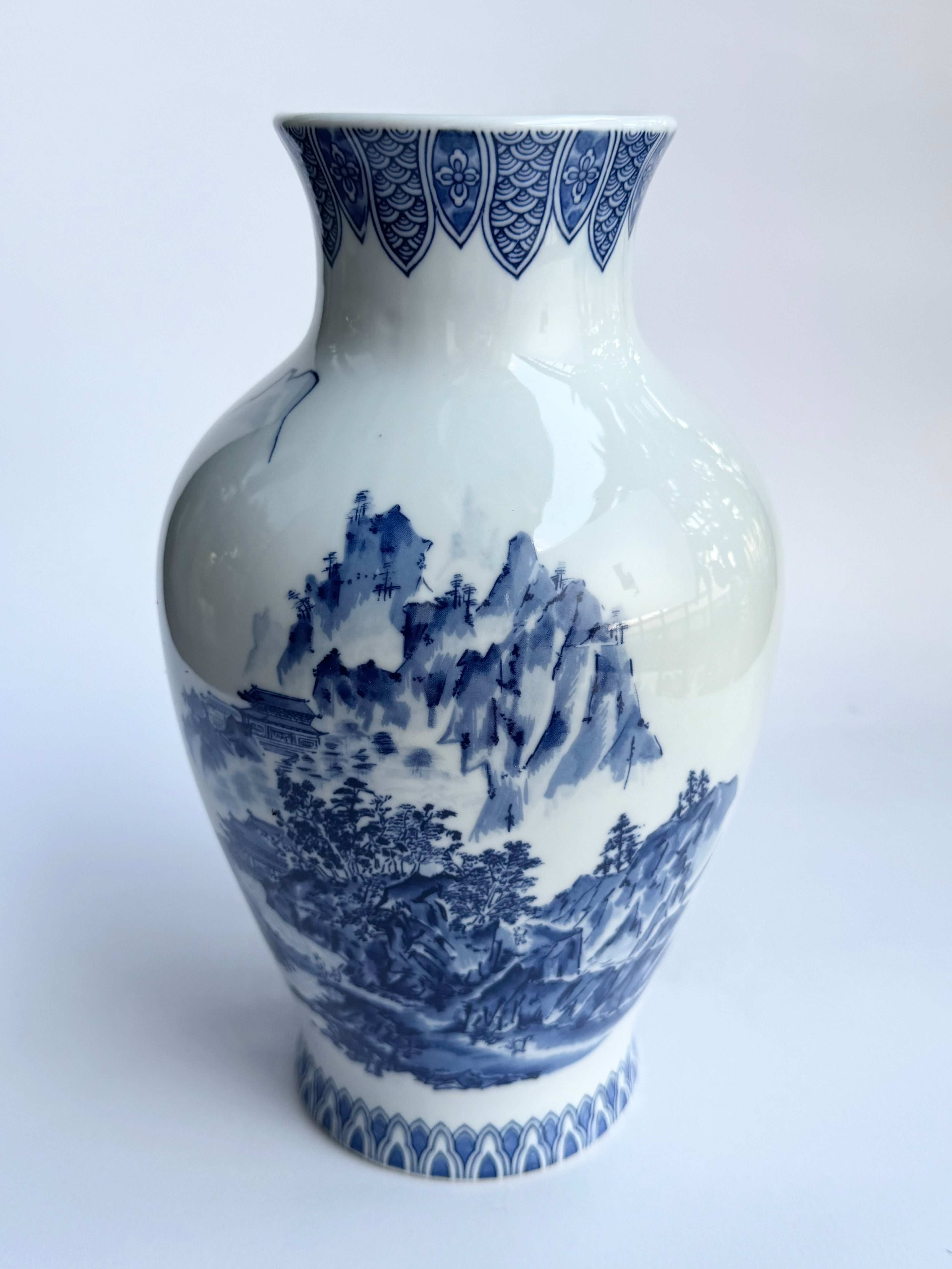 Arita Blue-and-White Landscape Vase – Traditional Japanese Kutani-Style Porcelain Art