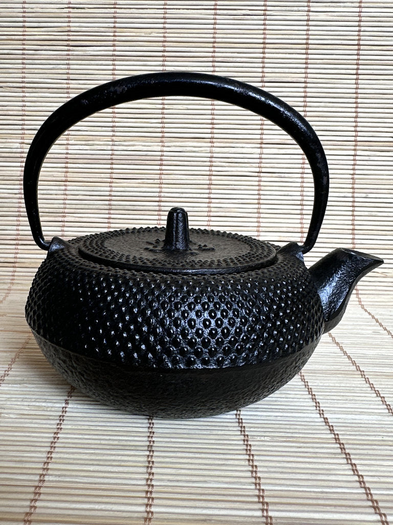 Vintage Japanese Cast Iron Tetsubin — Arare Pattern, 250ml