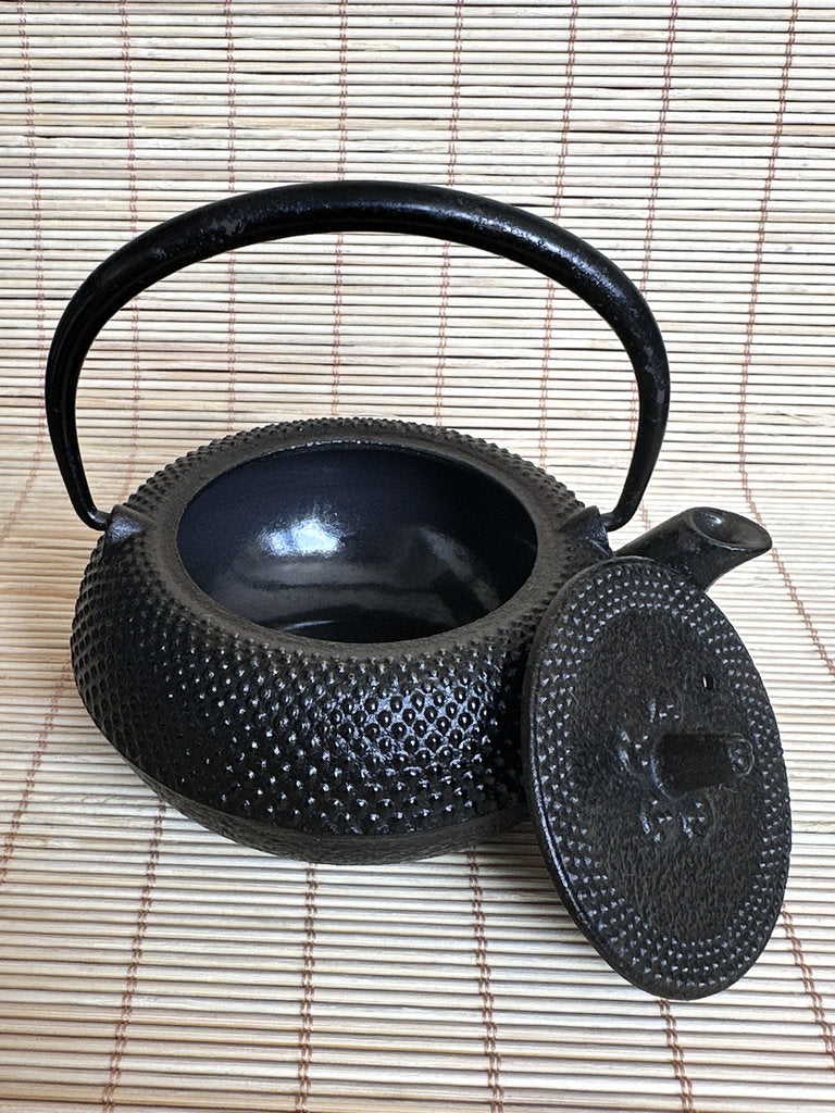 Vintage Japanese Cast Iron Tetsubin — Arare Pattern, 250ml