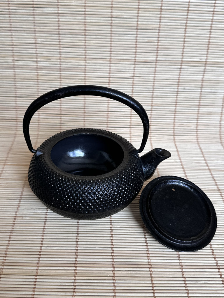 Vintage Japanese Cast Iron Tetsubin — Arare Pattern, 250ml
