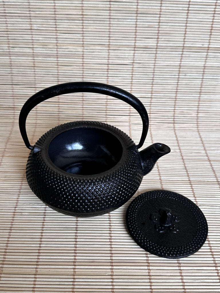 Vintage Japanese Cast Iron Tetsubin — Arare Pattern, 250ml