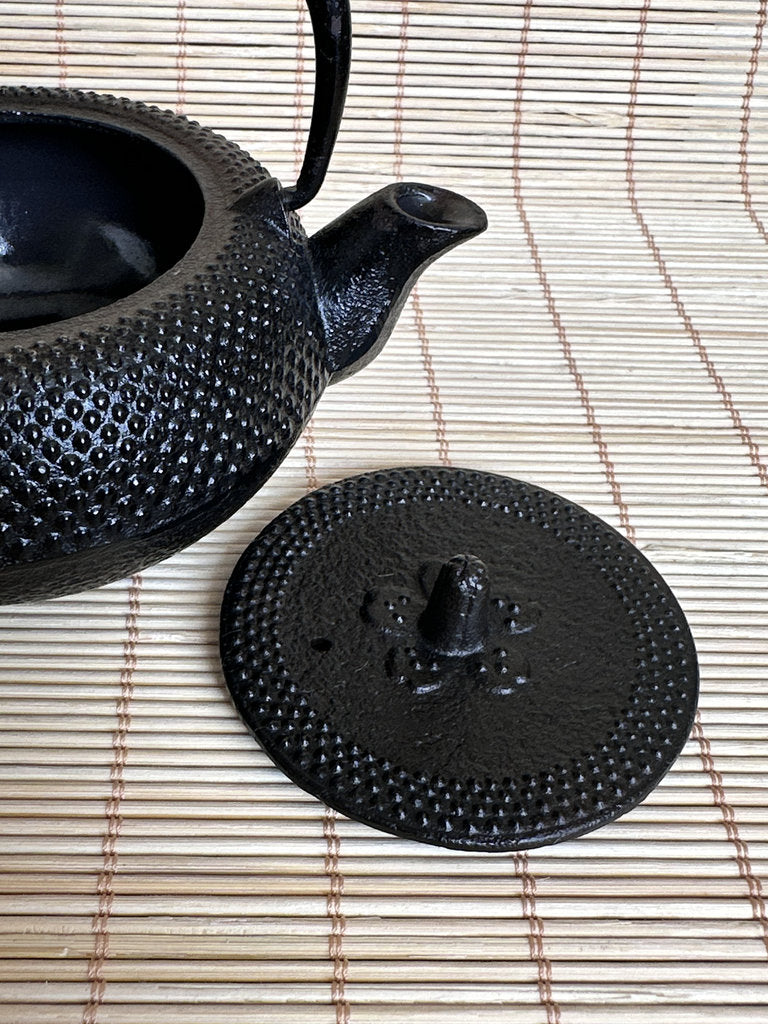 Vintage Japanese Cast Iron Tetsubin — Arare Pattern, 250ml