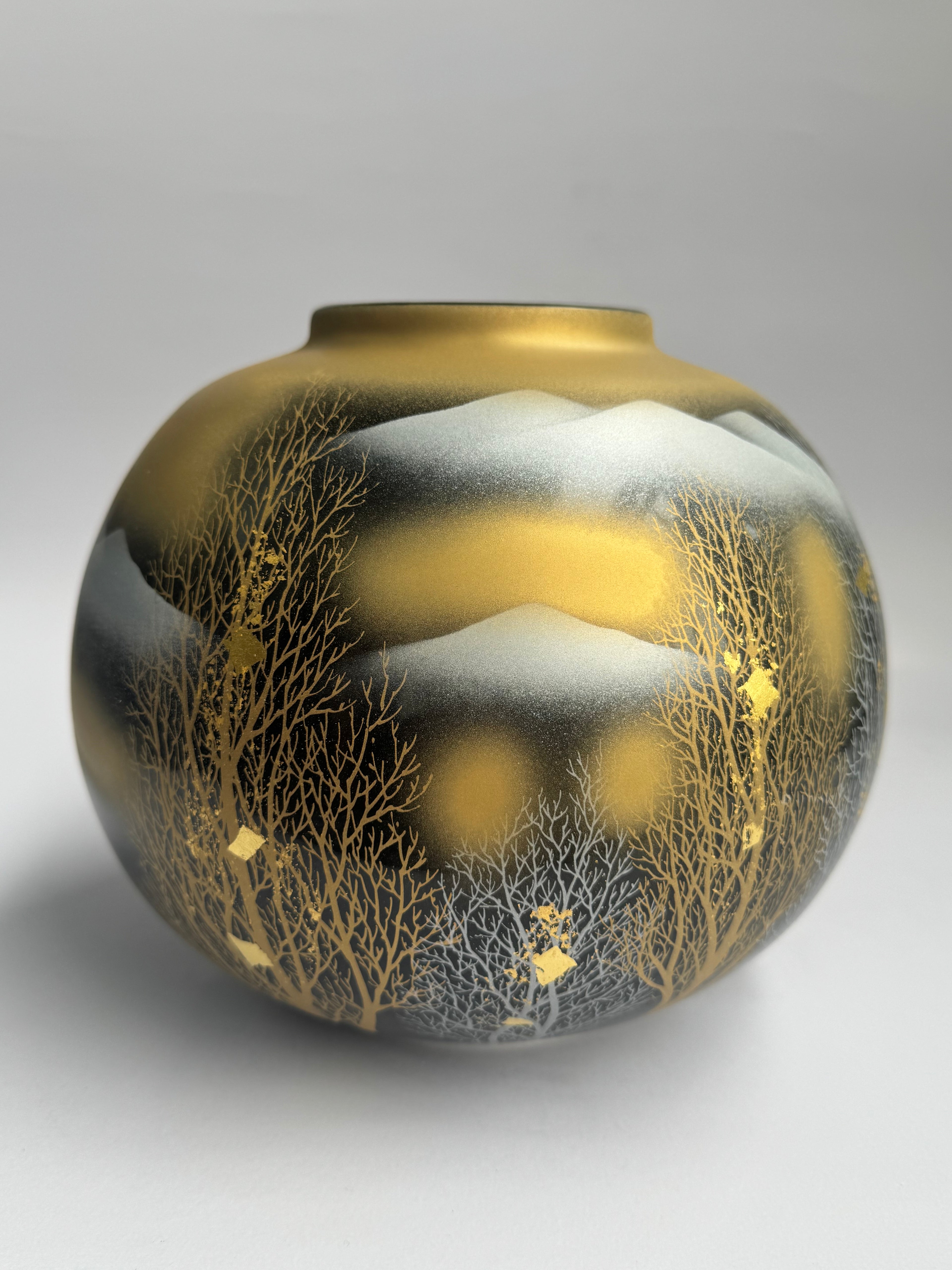 Kutani Gold-Glazed Vase with Mountain & Pine Forest Landscape