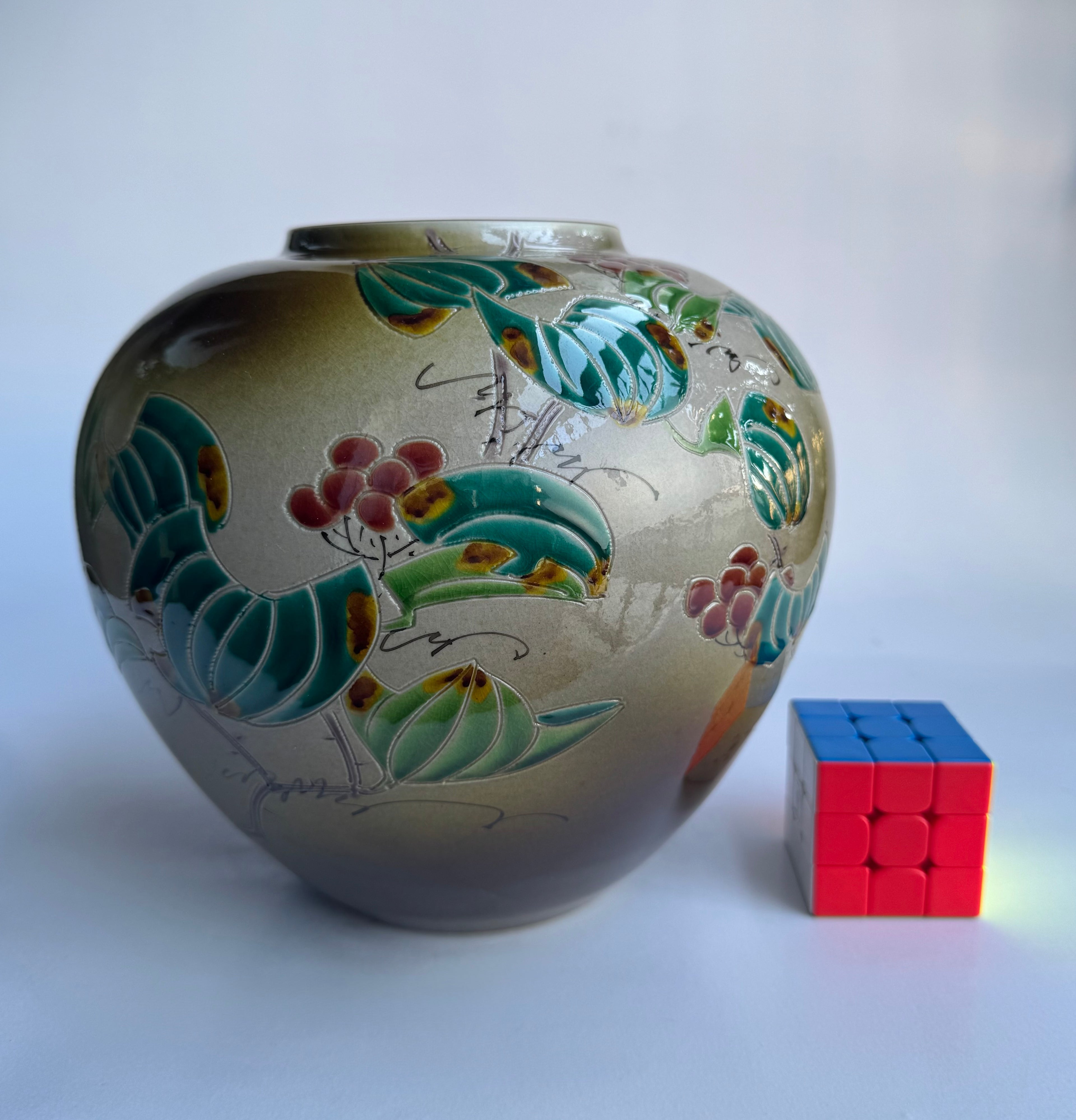 Kutani Japanese Art Pottery Vase Inspired by Ōta Kenjirō – Stylized Floral Design – Vintage Japan