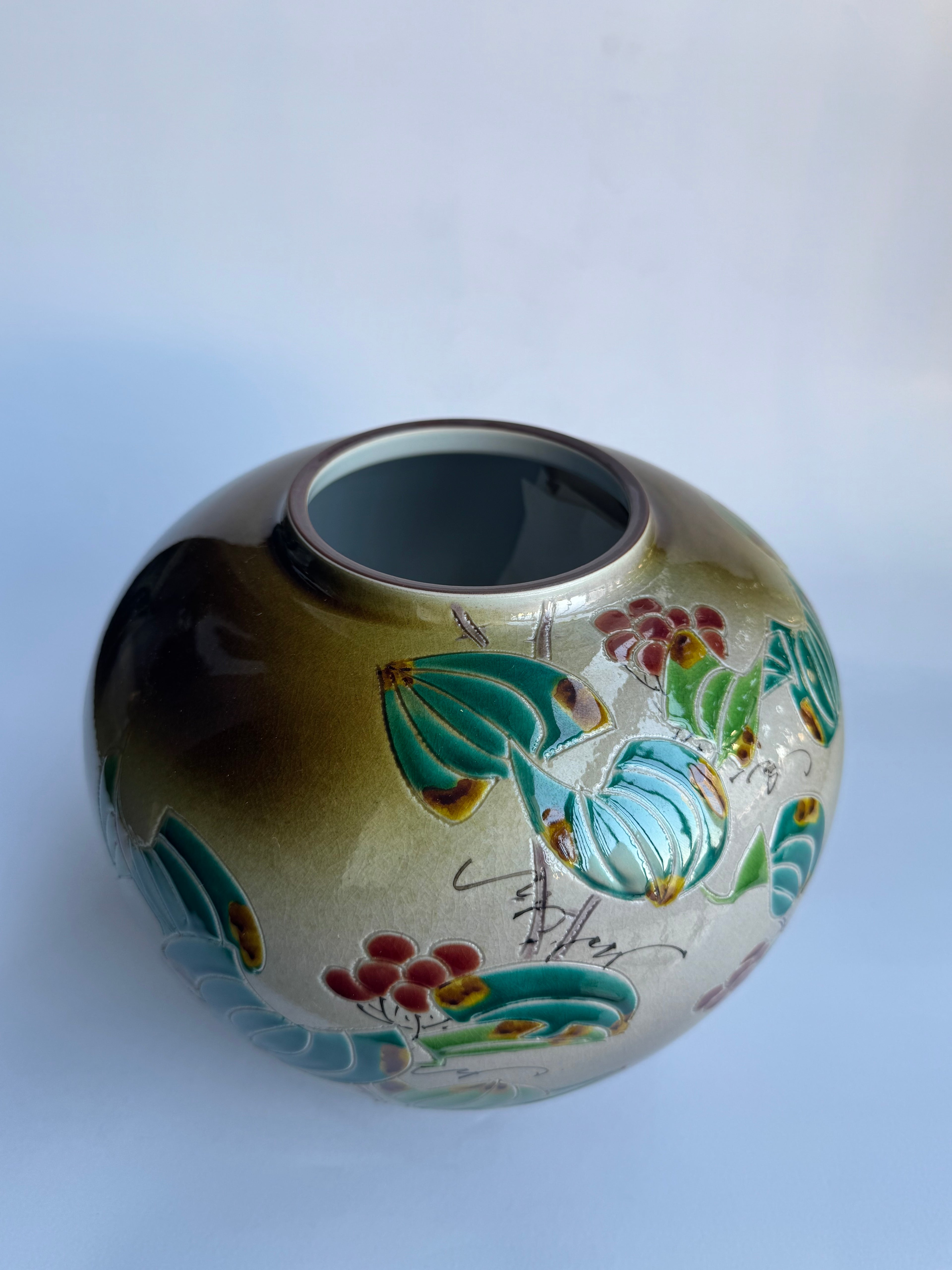 Kutani Japanese Art Pottery Vase Inspired by Ōta Kenjirō – Stylized Floral Design – Vintage Japan