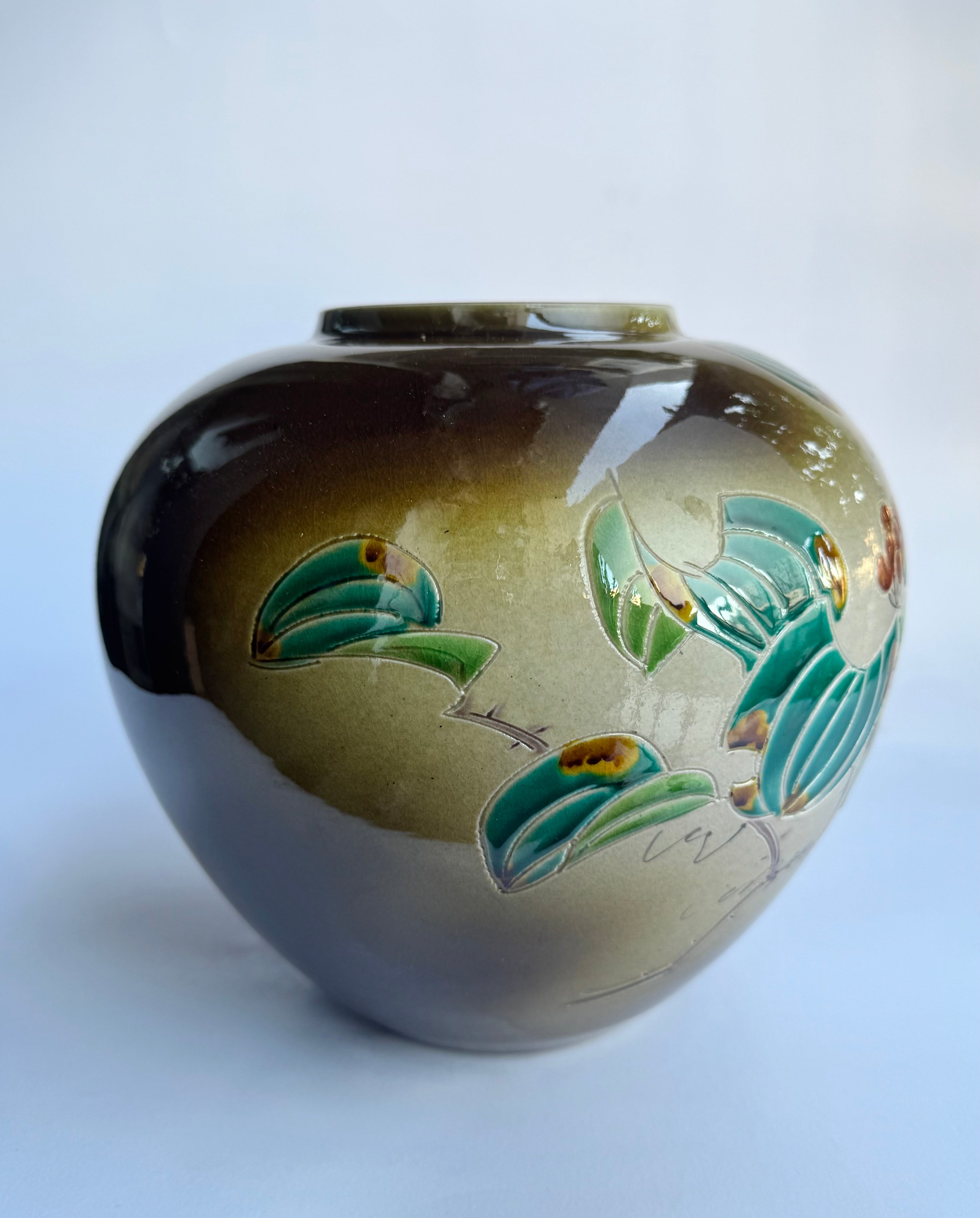 Kutani Japanese Art Pottery Vase Inspired by Ōta Kenjirō – Stylized Floral Design – Vintage Japan