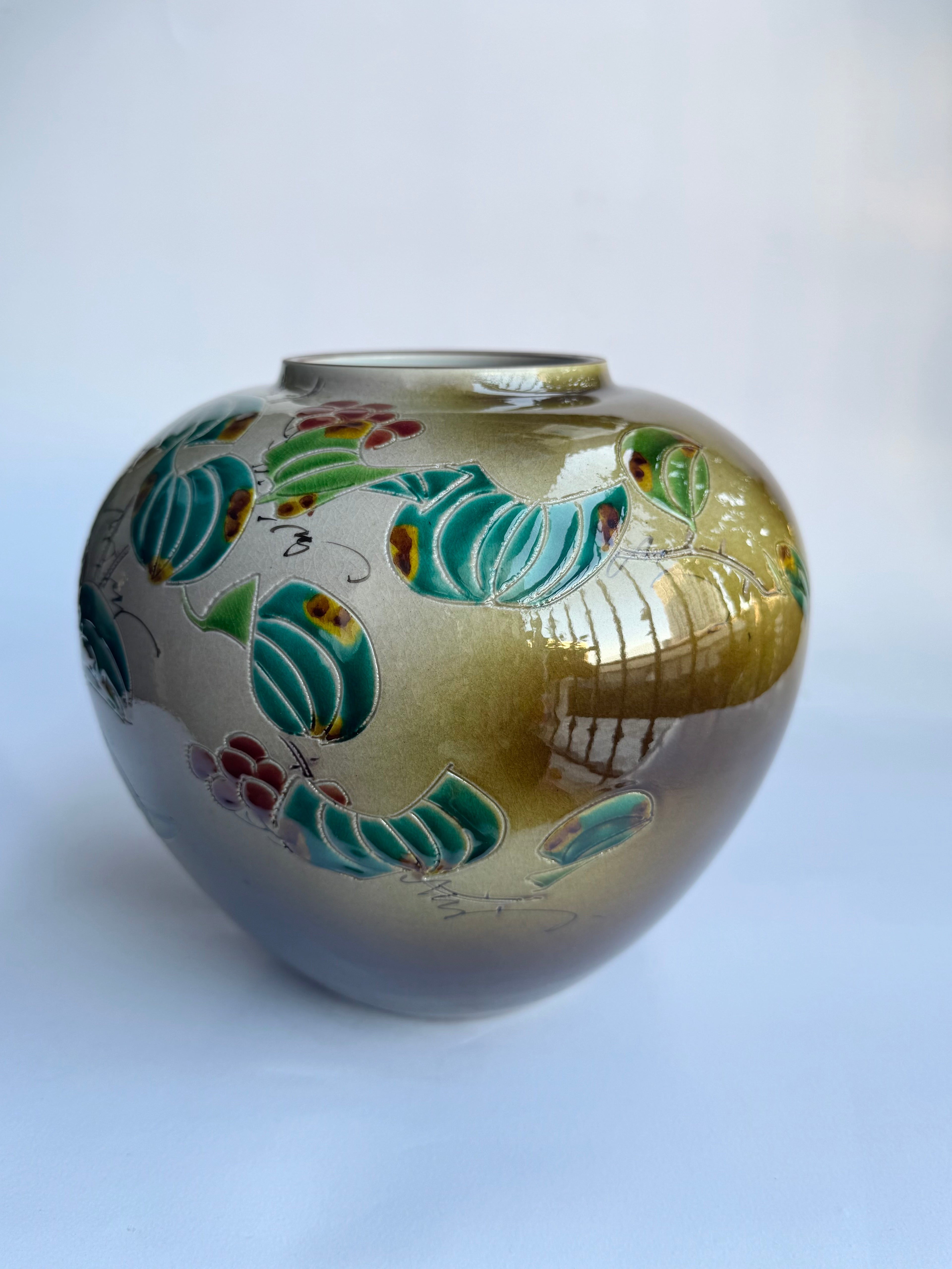 Kutani Japanese Art Pottery Vase Inspired by Ōta Kenjirō – Stylized Floral Design – Vintage Japan