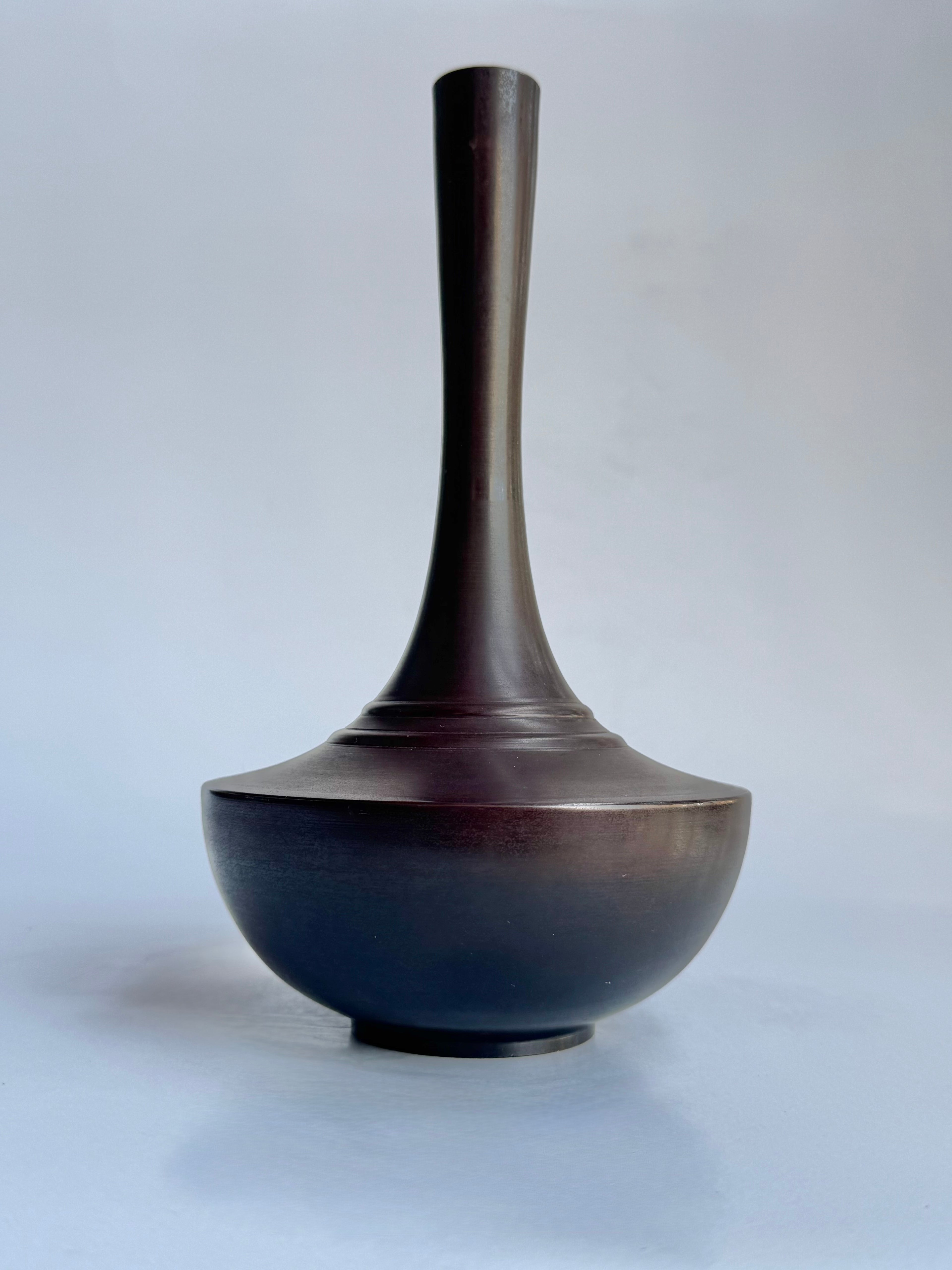 Japanese Vintage Bronze Vase – Classic Long-Neck Form, Brown Patina Finish