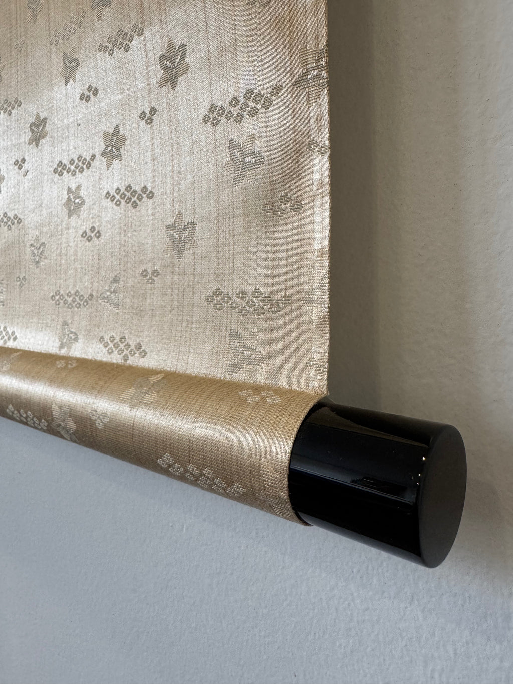 Japanese Kakemono • Carefree & Serene Character Scroll - Traditional Calm & Mindfulness Art