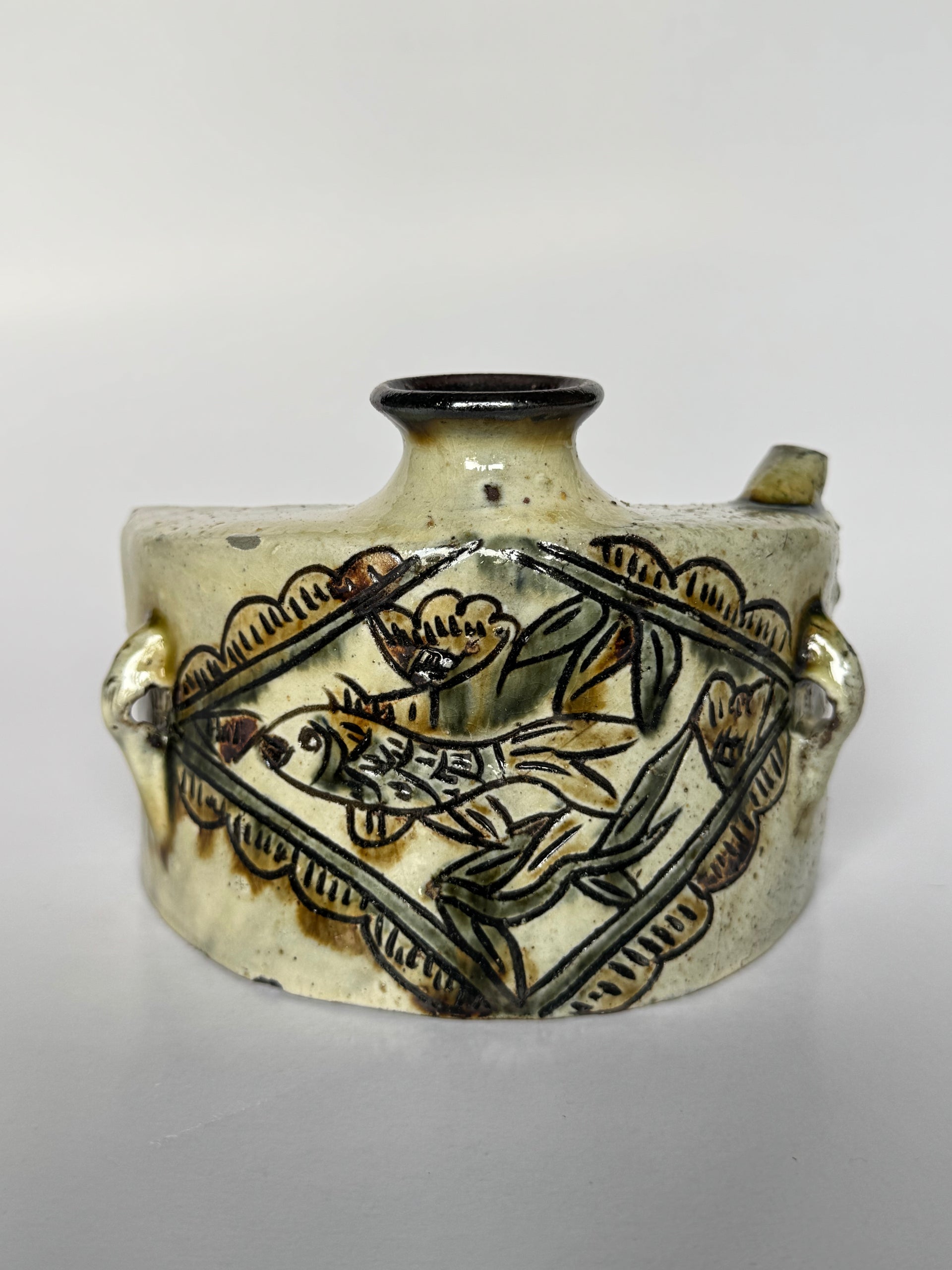 Antique Tsuboya Vase – Okinawan Fish Motif Folk Pottery | Chikoyaki
