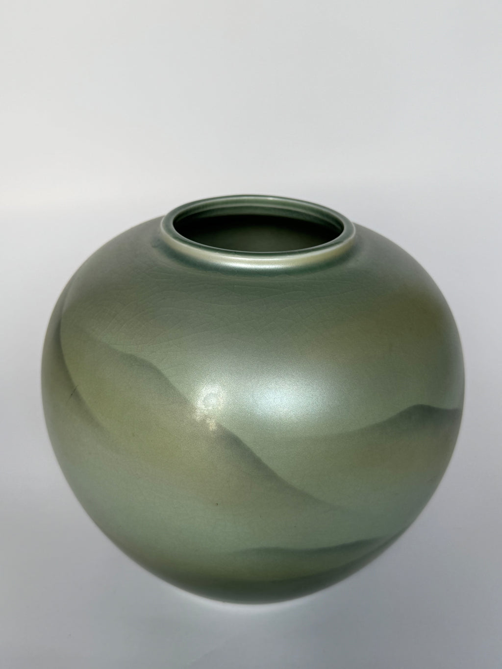 Kutani Mountain Landscape Vase – Hand-Painted Gray Glaze Japanese Porcelain Art